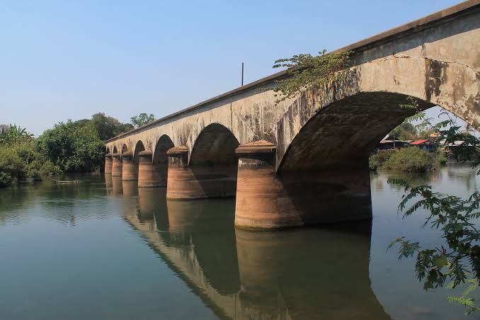 Crossing the historic French Bridge between islands