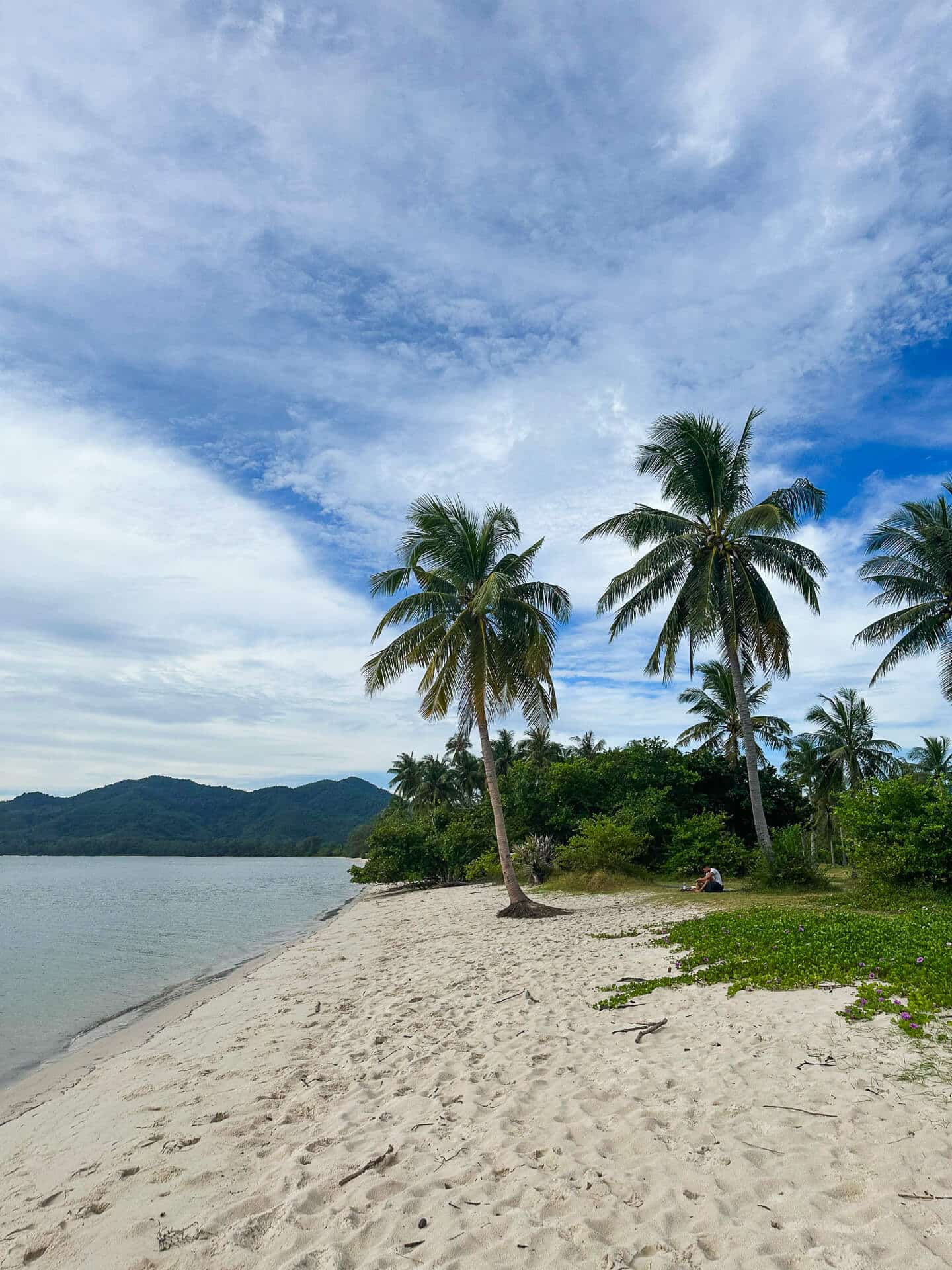 Khong Yai Beach sandy riverbank on Don Khone