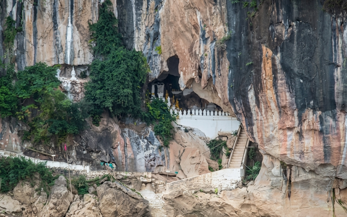 Phathok historical cave and rice paddies