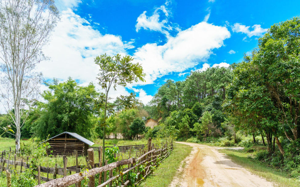 Scenic mountain roads leading to Xieng Khouang