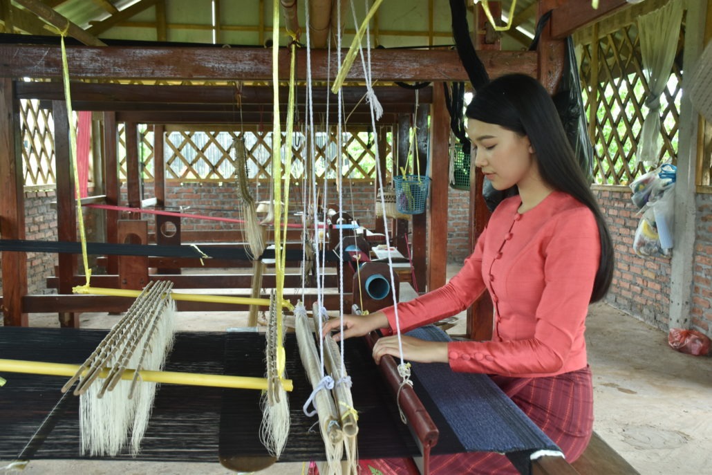 Local weaving crafts in Ban Saphay