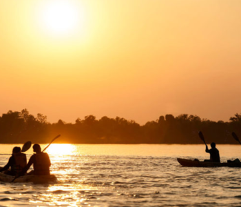Kayak-sunset-768x577