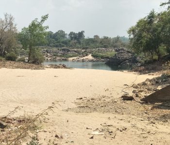 khone-yai-main-beach